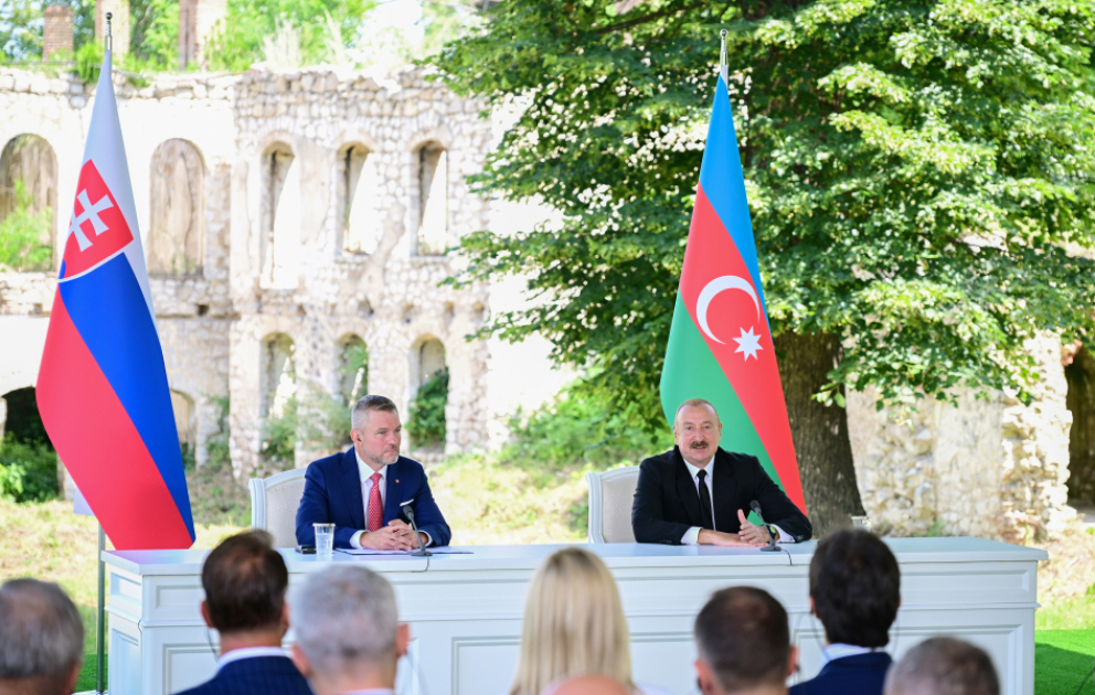 Azərbaycan və Slovakiya prezidentləri mətbuata bəyanatlarla çıxış ediblər