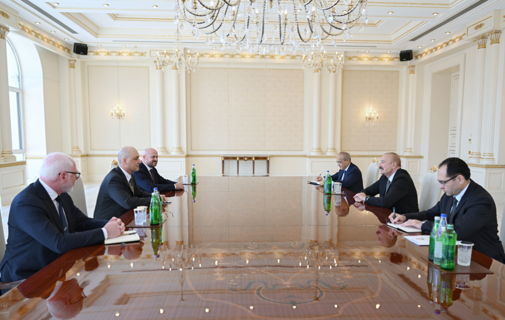 President Ilham Aliyev received John Deere delegation