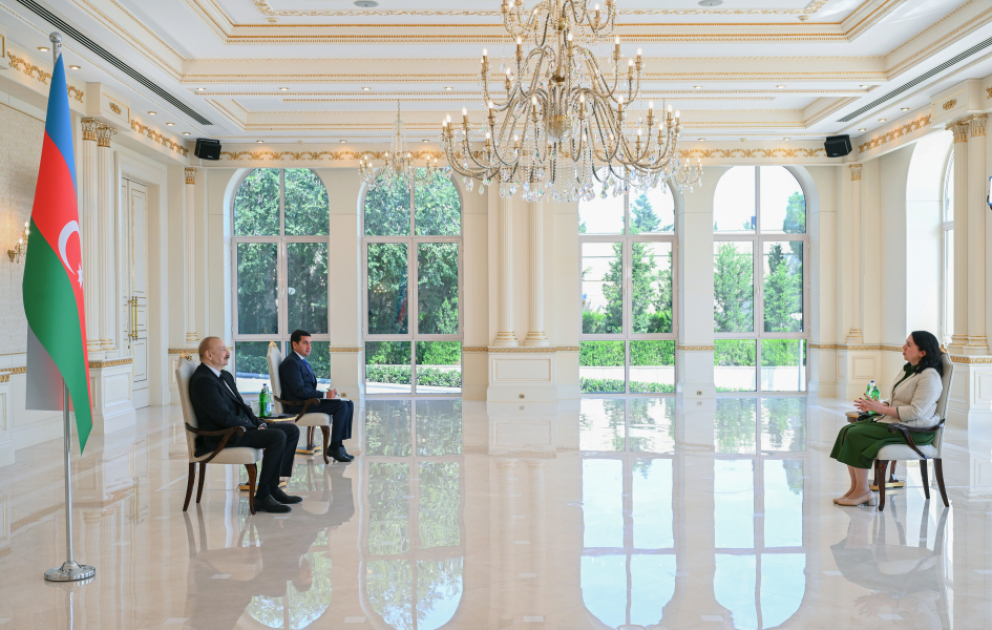 Prezident İlham Əliyev İrlandiyanın Azərbaycanda yeni təyin olunmuş səfirinin etimadnaməsini qəbul edib