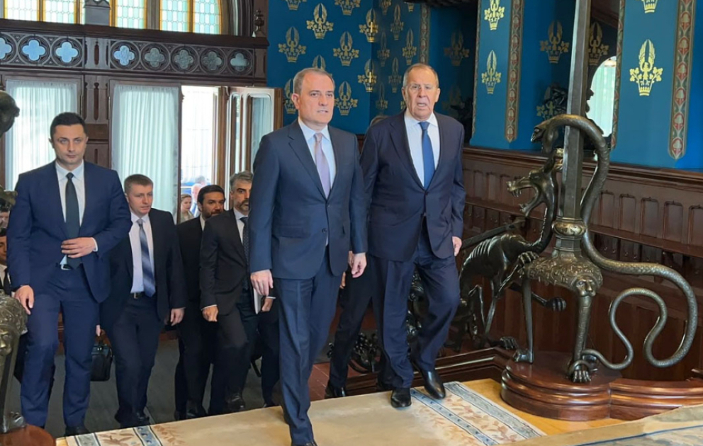 В Москве проходят переговоры глав МИД Азербайджана и России