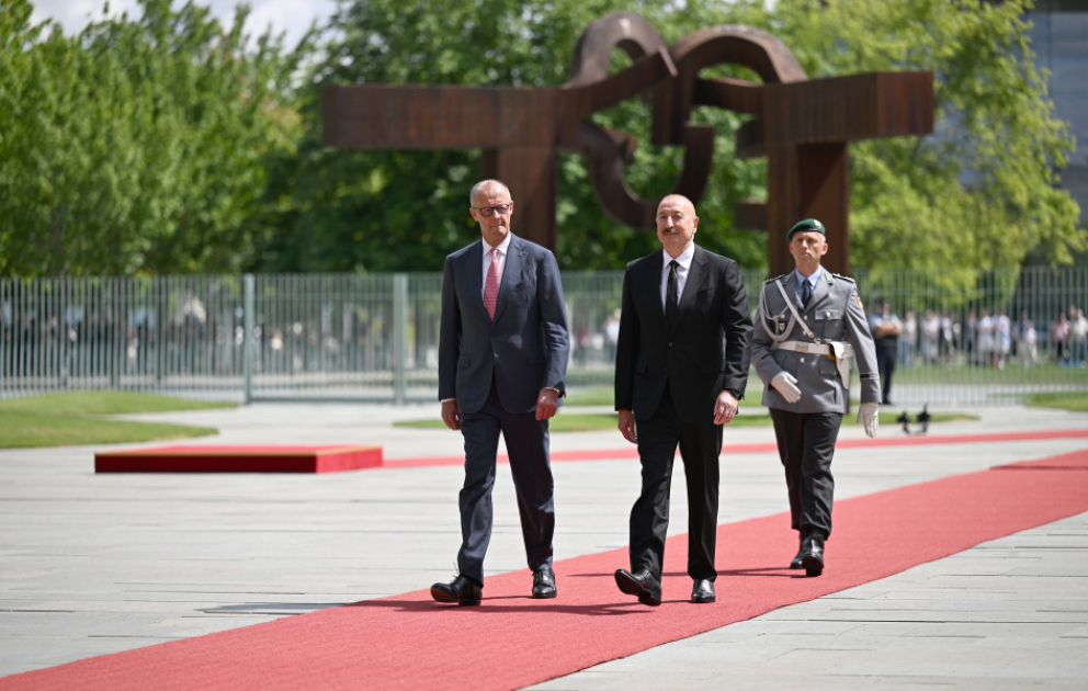 Prezident İlham Əliyevin Berlində rəsmi qarşılanma mərasimi keçirilib