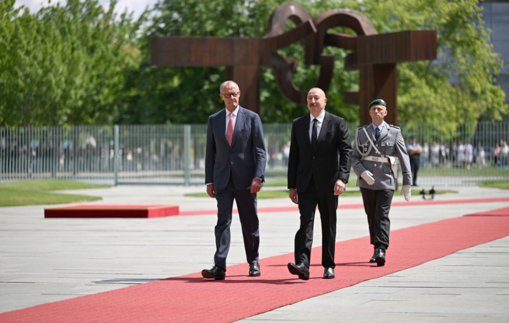 Offizieller Empfang von Präsident Ilham Aliyev in Berlin