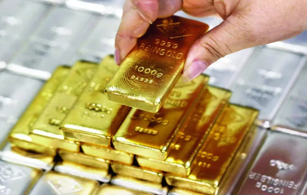 Gold and silver prices decline in global markets