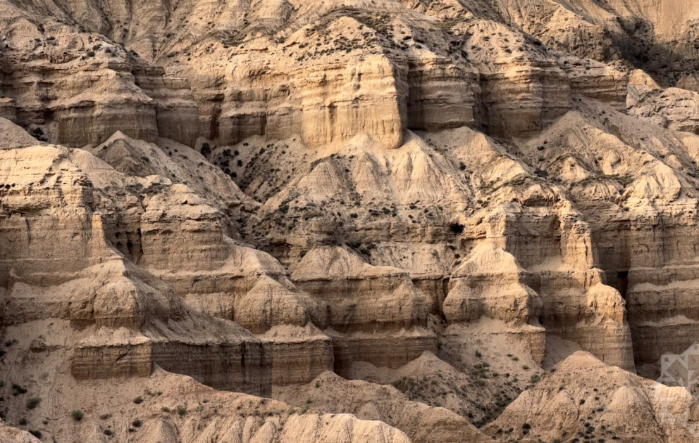 Das Wunder des Kura-Flusses: Reise zu den geheimnisvollen Canyons von Schämkir