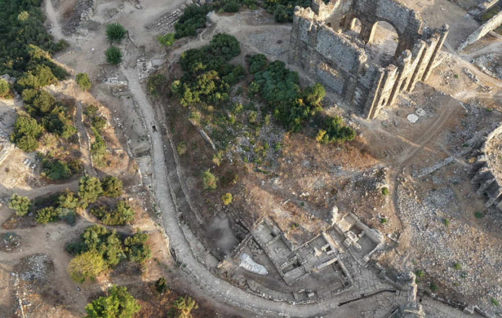 Antalyanın Aspendos antik şəhərində iki min illik küçə aşkarlanıb