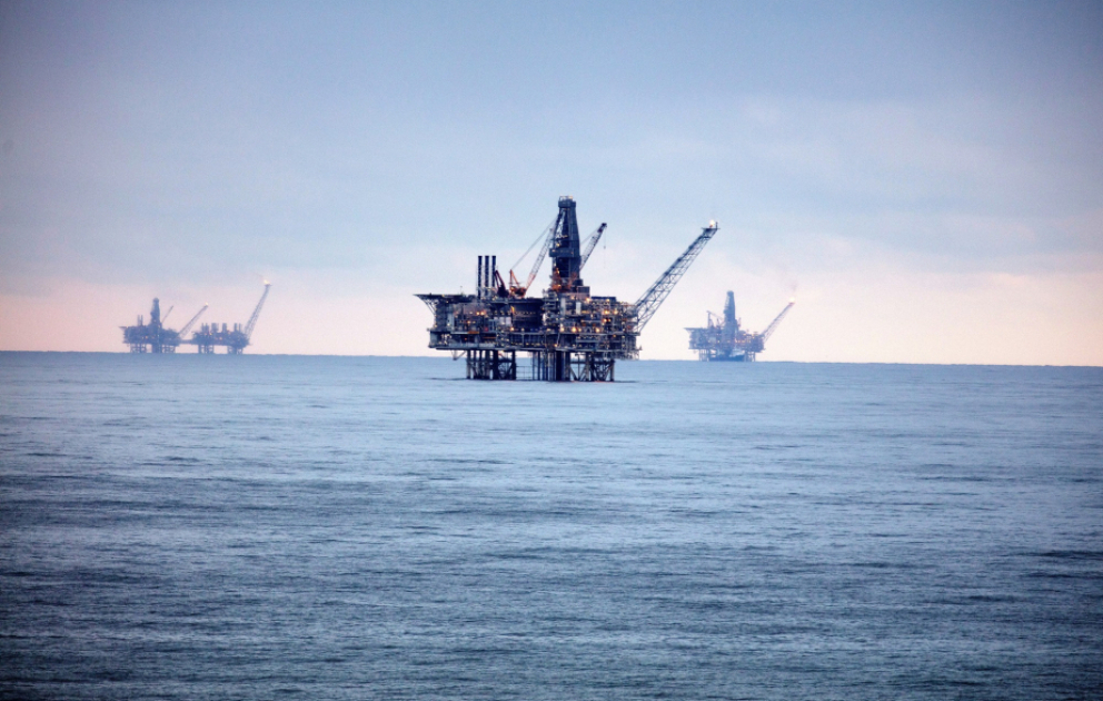 Азербайджанская нефть торгуется по цене 102 доллара