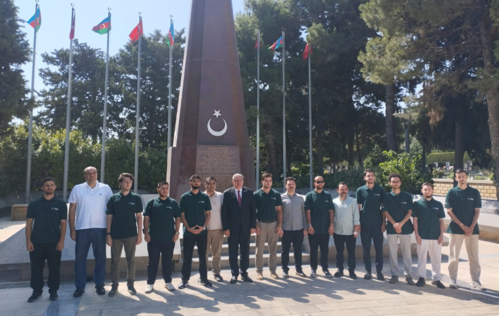 TİKA-nın İnkişaf Elçiləri Proqramının iştirakçıları Bakıdakı "Türk şəhidliyi" abidəsini ziyarət ediblər