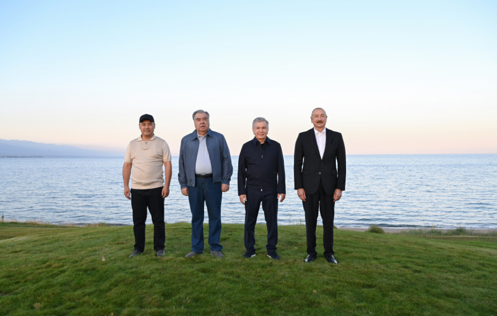 Prezident İlham Əliyev Qırğızıstan, Özbəkistan və Tacikistan prezidentləri ilə birlikdə Çolpon-Ata şəhərində Qolf Klubun açılışında iştirak edib