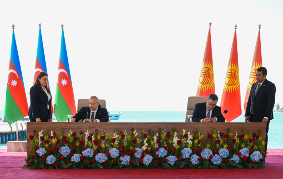 Azərbaycan ilə Qırğızıstan arasında imzalanmış sənədlər mübadilə edilib