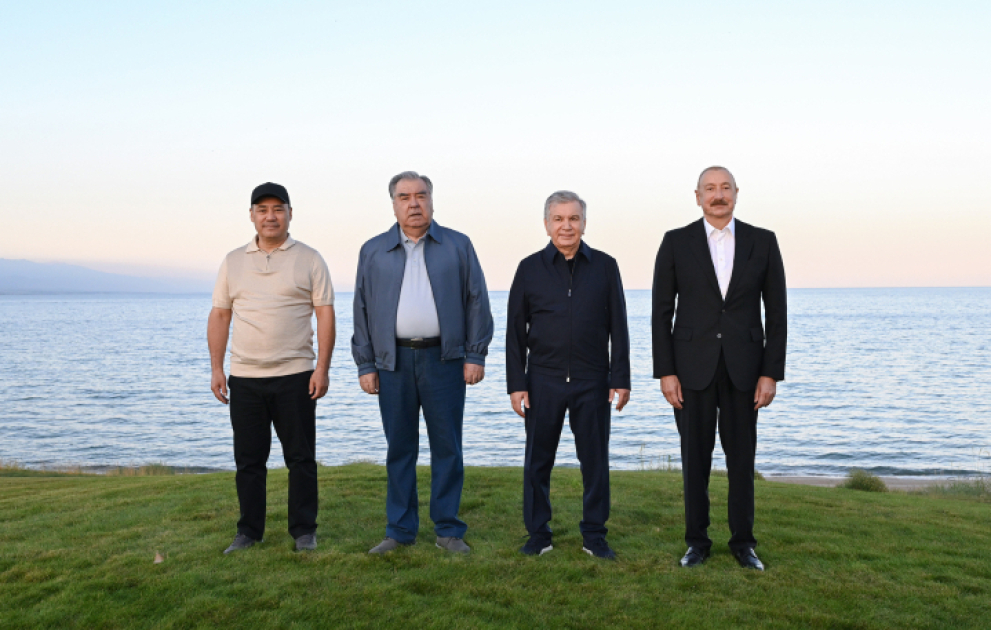 Präsident Ilham Aliyev nimmt gemeinsam mit den Präsidenten Kirgisistans, Usbekistans und Tadschikistans an der Eröffnung eines Golfclubs in Tscholpon-Ata teil