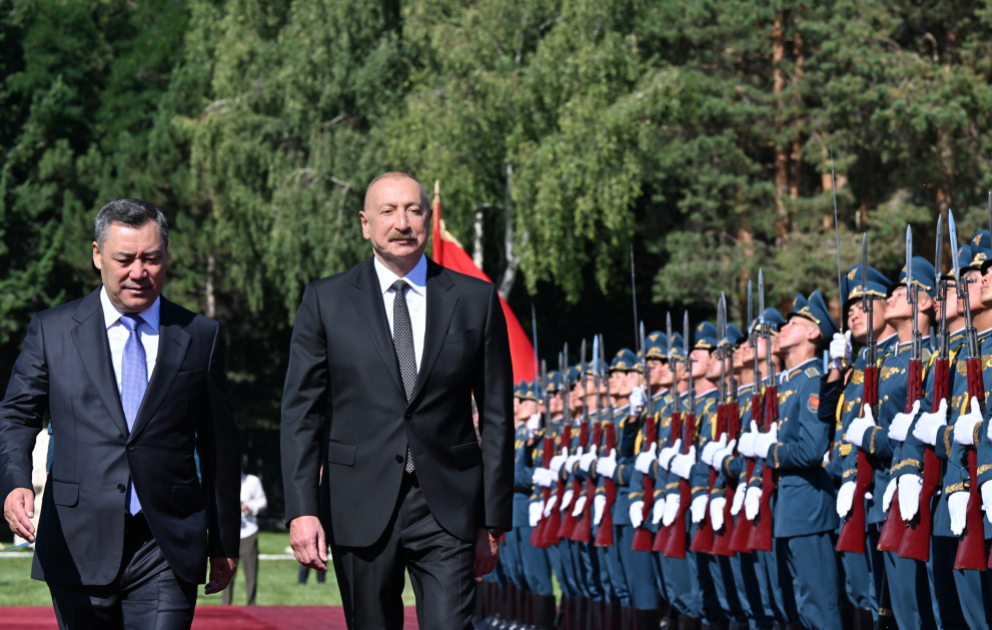Offizieller Empfang für Präsident Ilham Aliyev in Tscholpon-Ata