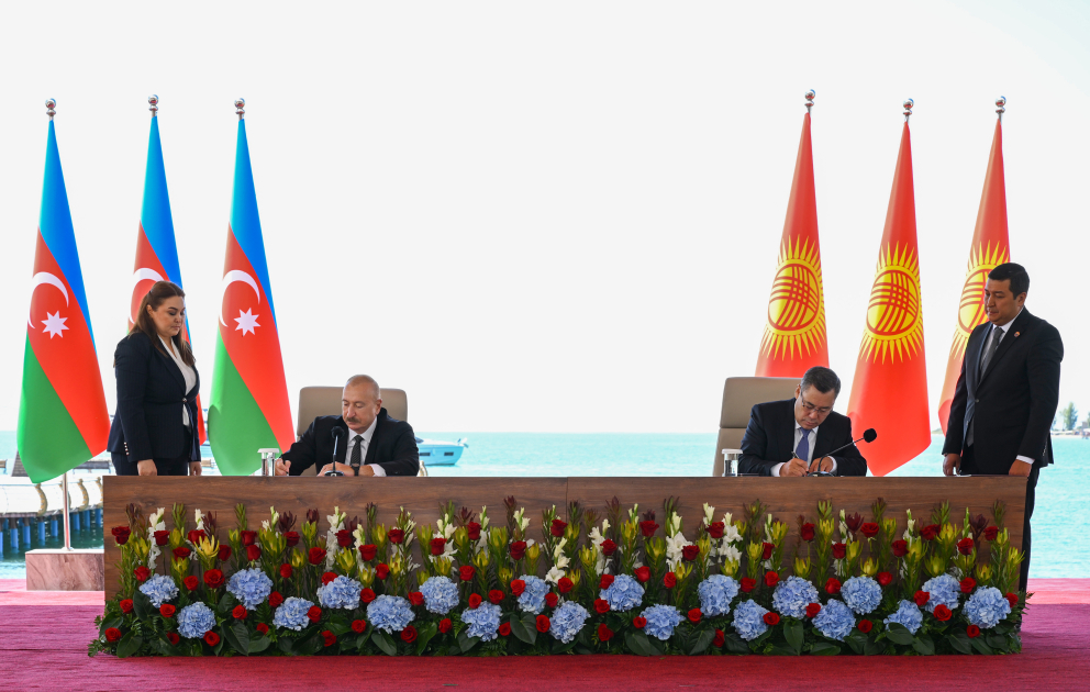 Cérémonie d’échange des documents signés entre l’Azerbaïdjan et le Kirghizistan