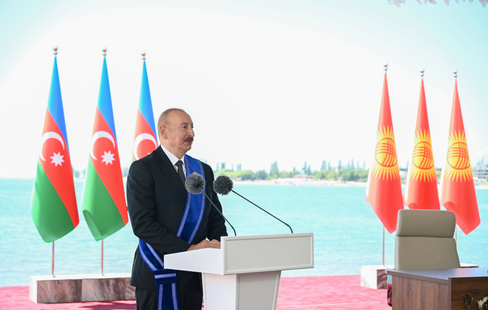 Les présidents azerbaïdjanais et kirghiz font des déclarations à la presse