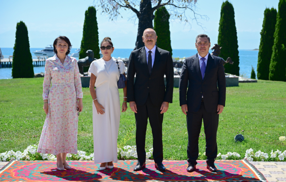 Staatsbankett zu Ehren von Präsident Ilham Aliyev und First Lady Mehriban Aliyeva in Tscholpon-Ata