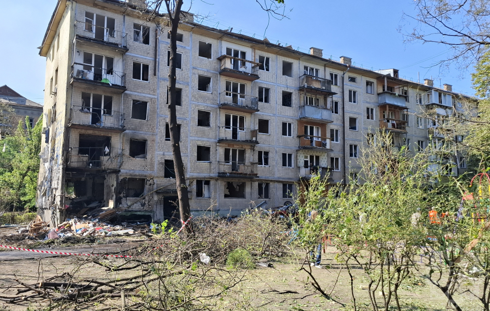В результате массовых воздушных ударов по Киеву разрушено 18 жилых домов