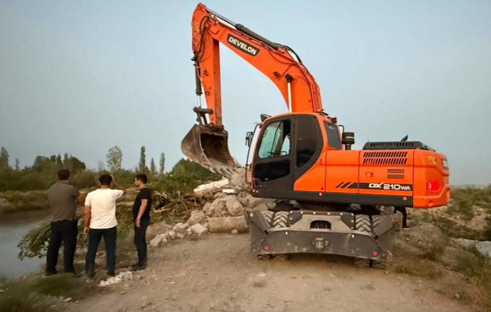 Göyçayda kanalın yarılması nəticəsində bağlar, əkin sahələri və həyətlər su altında qalıb