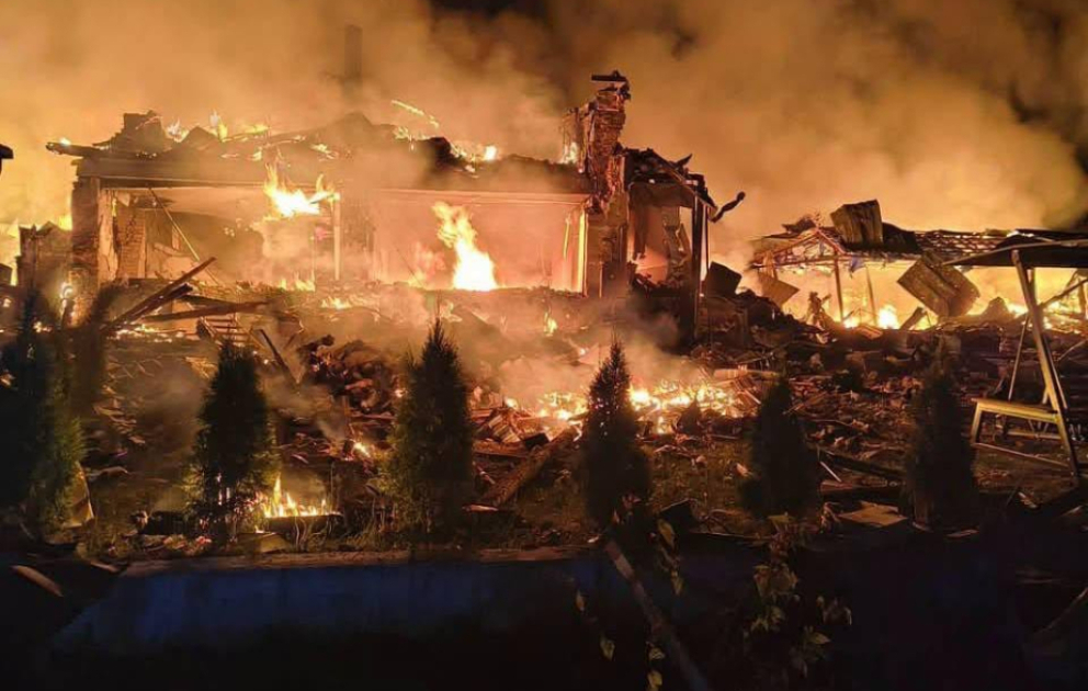 Rusiya Kiyevi ballistik raketlər və dronlarla hədəfə alıb: 3 nəfər həlak olub