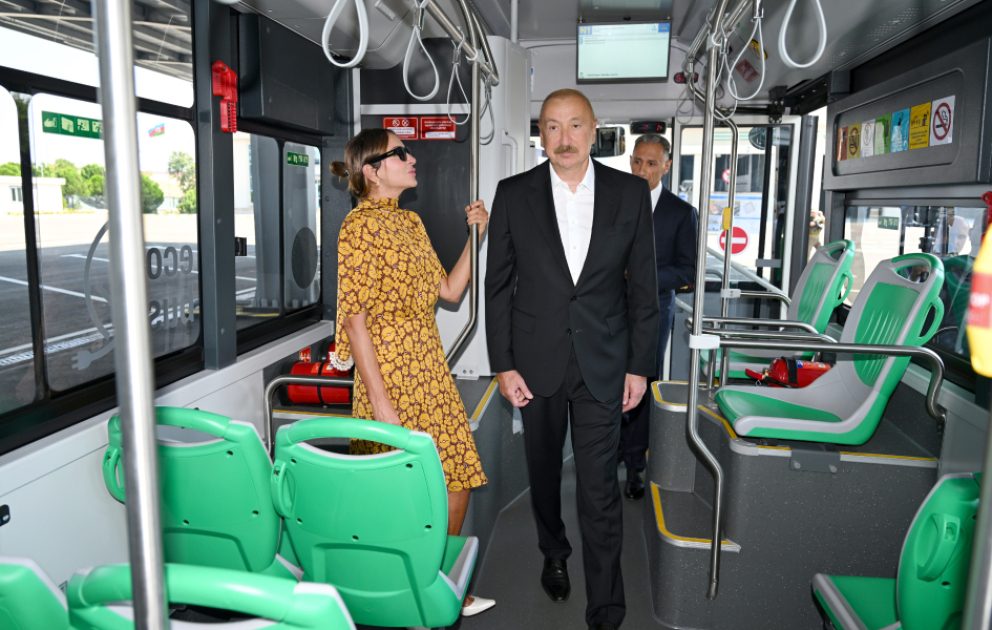 Prezident İlham Əliyev Naxçıvanda elektrik mühərrikli yeni avtobuslara baxıb, dəmir yolu infrastrukturunda aparılan yenidənqurma işləri ilə tanış olub  YENİLƏNİB