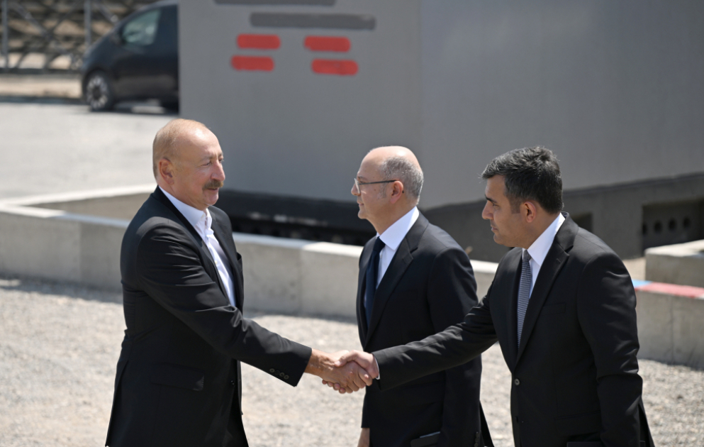 Nakhtchivan : Le président Aliyev inspecte les travaux réalisés dans les centrales solaires « Chems 1 » et « Guerbi Ufug »