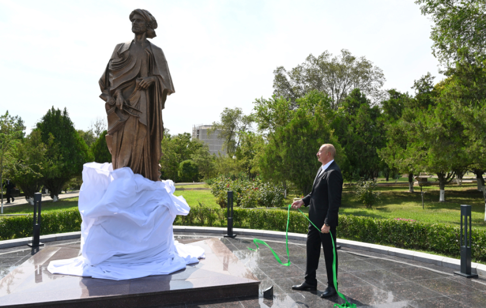 Un monument dédié à l'architecte Adjami Nakhtchivani inauguré à Nakhtchivan