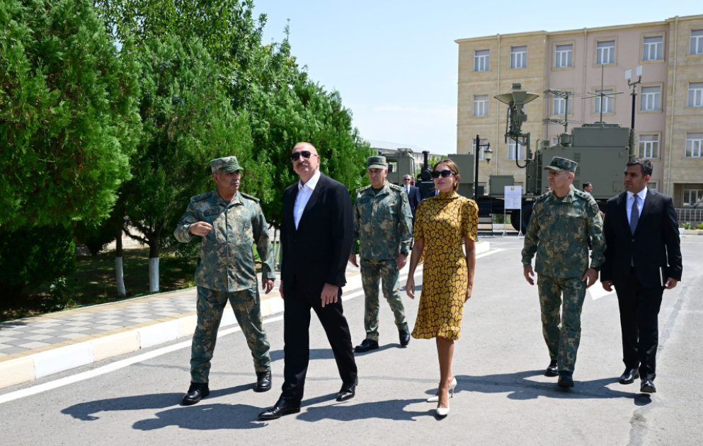 President Ilham Aliyev attended ceremony to present Battle Flags to newly established commando military units of Separate Combined Arms Army