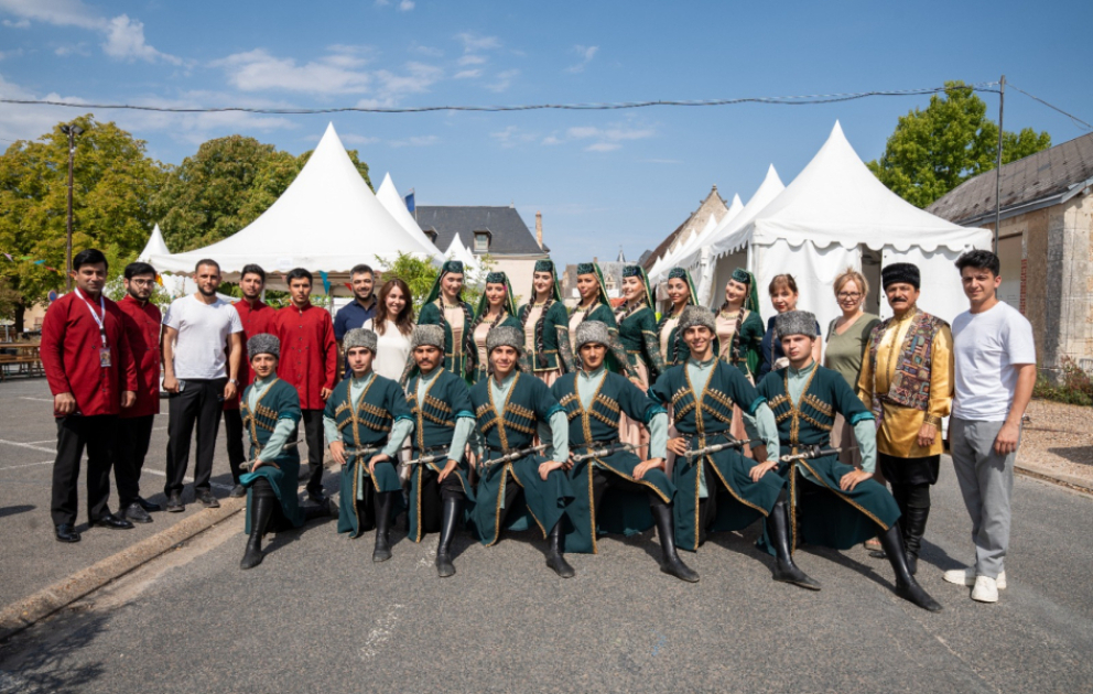 Azərbaycanın zəngin mədəni irsi Fransada keçirilən beynəlxalq folklor festivalında təqdim olunub
