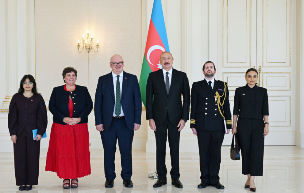 Le président Ilham Aliyev reçoit les lettres de créance du nouvel ambassadeur britannique en Azerbaïdjan