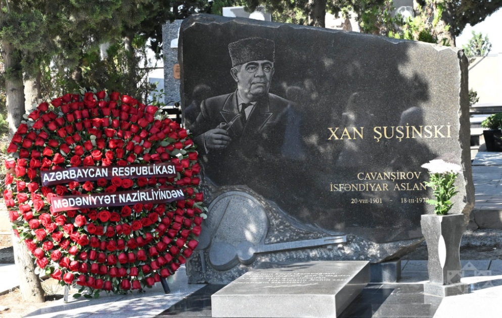Görkəmli xanəndə Xan Şuşinskinin məzarı ziyarət olunub