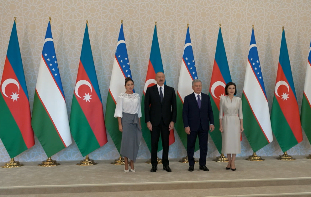 Azərbaycan ilə Özbəkistan prezidentləri və birinci xanımlar “Kuksaroy” Dövlət İqamətgahında birgə foto çəkdiriblər