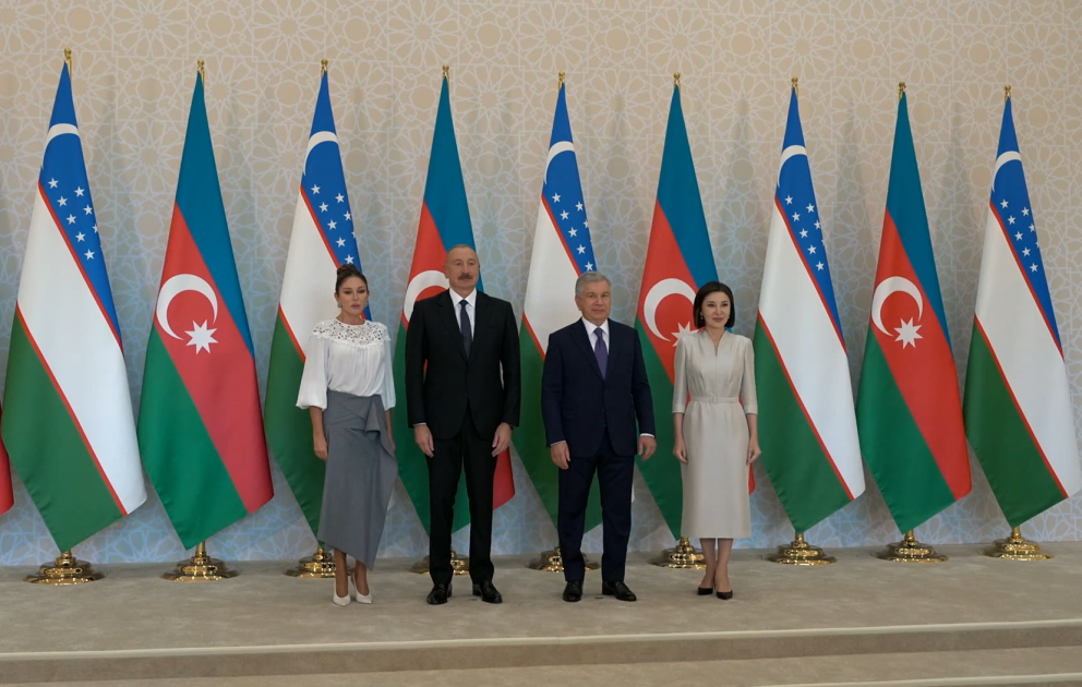 Президенты и первые леди Азербайджана и Узбекистана сделали совместное фото в Государственной резиденции «Куксарой»