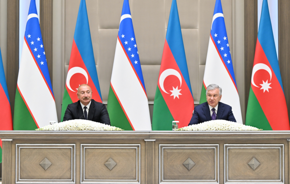 Les présidents azerbaïdjanais et ouzbek font des déclarations à la presse