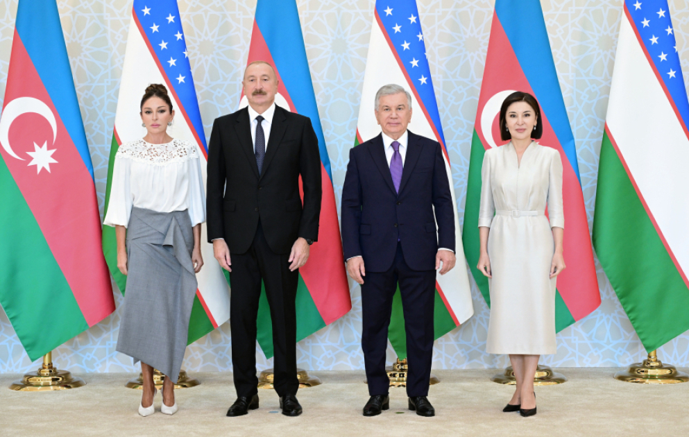 Azərbaycan ilə Özbəkistan prezidentləri və birinci xanımlar “Kuksaroy” Dövlət İqamətgahında birgə foto çəkdiriblər