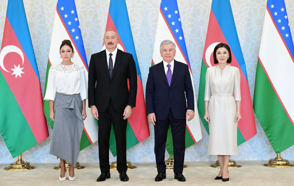 Президенты и первые леди Азербайджана и Узбекистана сделали совместное фото в Государственной резиденции «Куксарой»