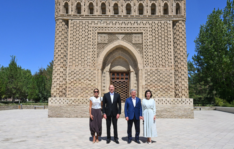 Azərbaycan ilə Özbəkistanın prezidentləri və birinci xanımları Buxarada İsmayıl Samani türbəsi ilə tanış olublar