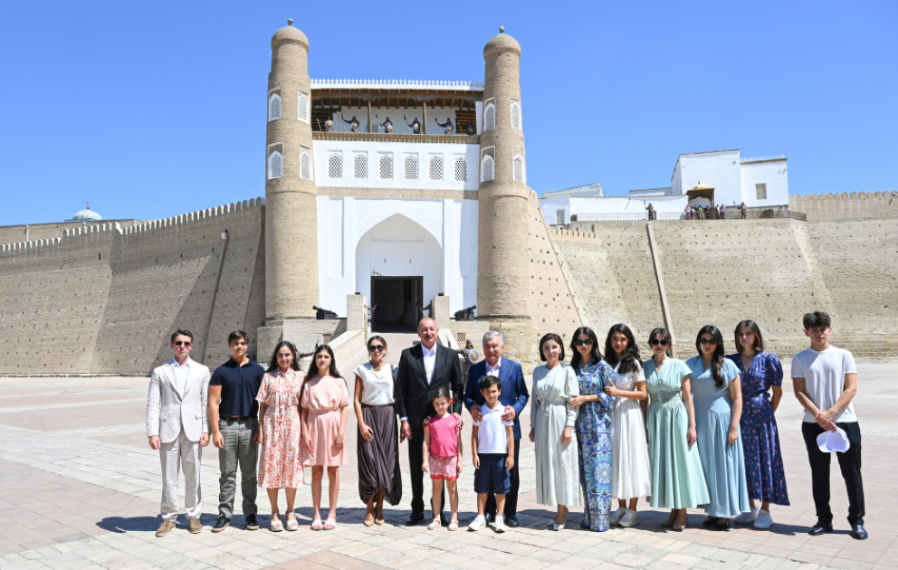 Präsidenten und First Ladies von Aserbaidschan und Usbekistan besichtigen Ark-Festung in Buchara