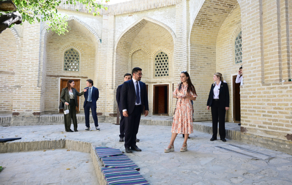 Leyla Əliyeva ilk Buxara Biennalesinin əsərləri ilə tanış olub