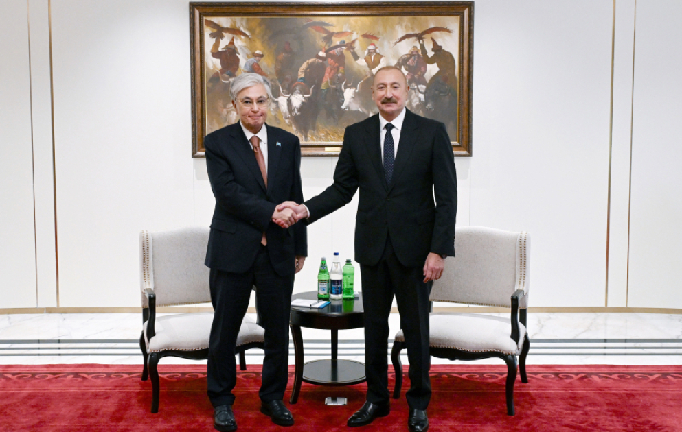 Les présidents Aliyev et Tokaïev se rencontrent à Bichkek