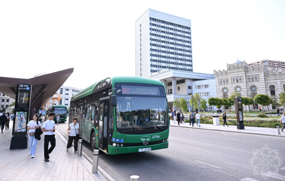 Ekspres avtobuslar sərnişinlərin xidmətində: Bakı yollarında alternativ nəqliyyat imkanları genişləndirilib