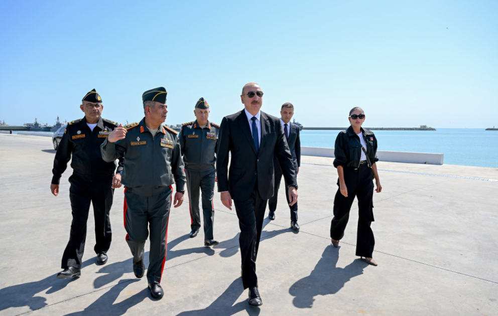 Президент Ильхам Алиев посетил Военно-морские силы