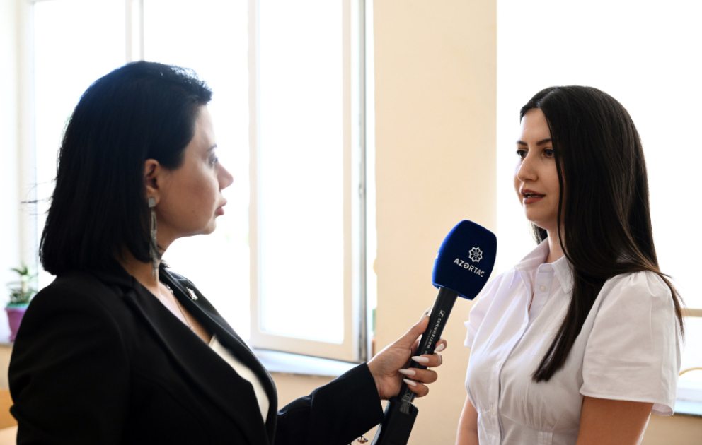 Mələk Səmədli: Azərbaycan dilini həyatla əlaqələndirərək tədris etməyə çalışıram