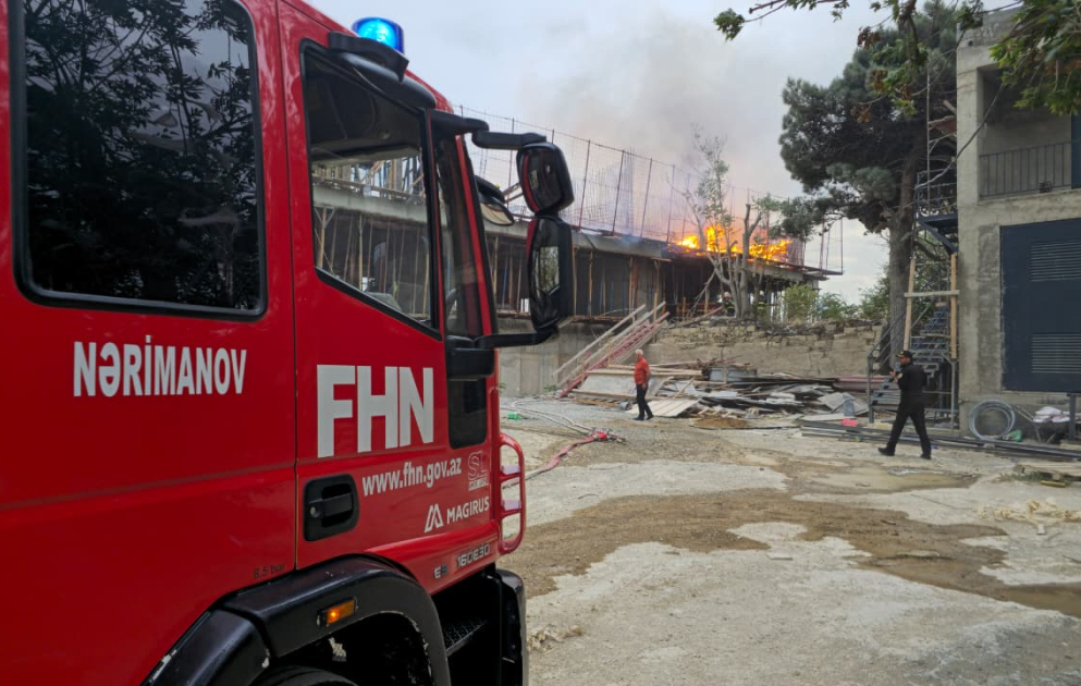Binəqədidə tikilməkdə olan binada baş verən yanğın söndürülüb