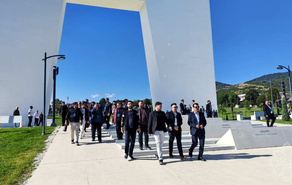 Türkiyə, Gürcüstan və İraqdan olan din xadimləri Xankəndi şəhəri ilə tanış olublar