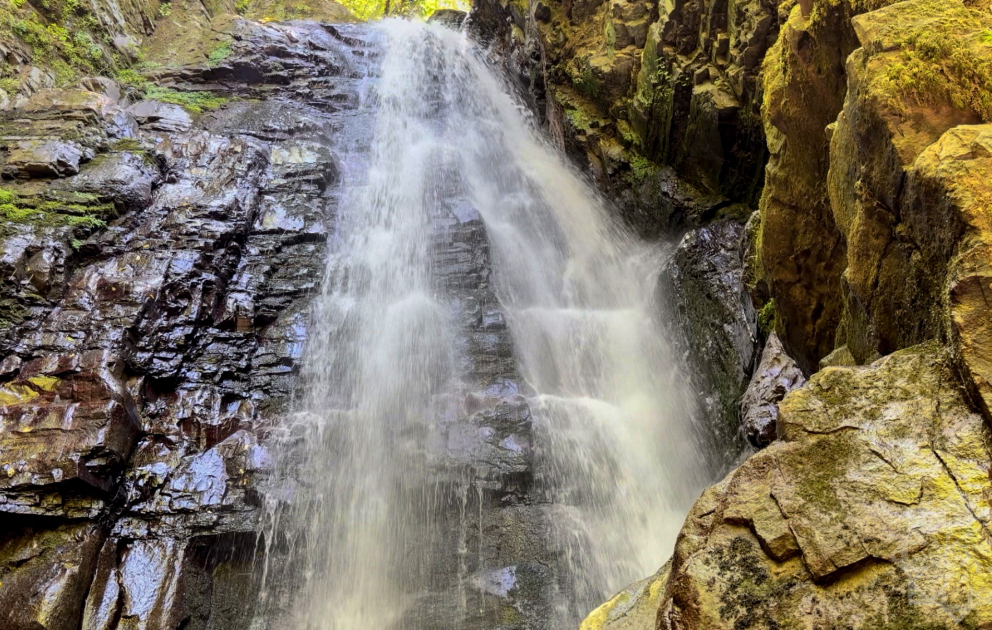 A 600-meter adventure leading to the breathtaking Bibiyani Waterfall
