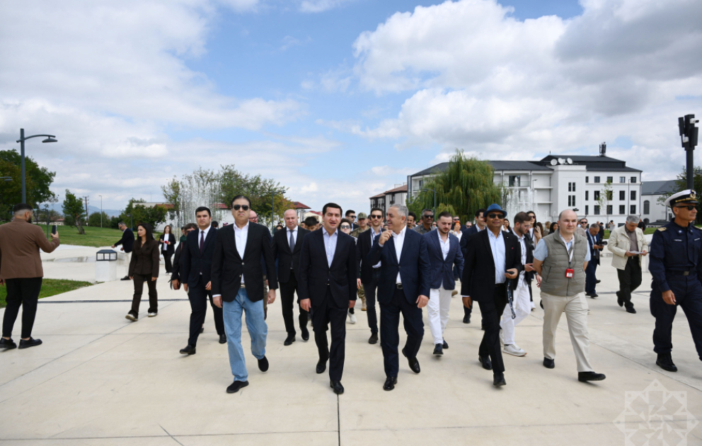 Diplomatik korpusun nümayəndələri Xankəndi Zəfər parkında