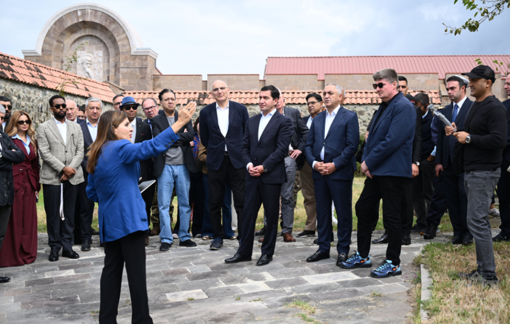 Diplomatlar Ağdərə rayonunda yerləşən Gəncəsər monastırını ziyarət ediblər