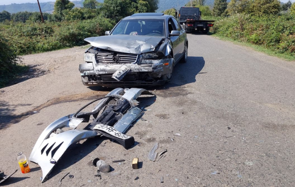 Lənkəranda “Mitsubishi” və “Volkswagen” toqquşub: iki nəfər xəsarət alıb