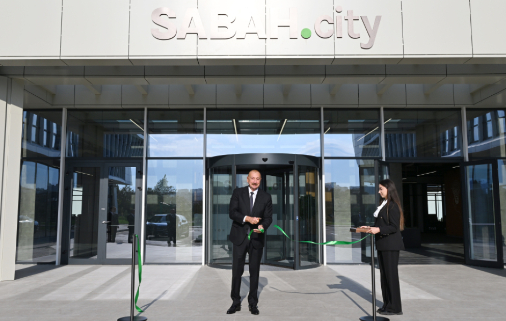 Ilham Aliyev nimmt an Eröffnung des Innovationscampus „SABAH.city“ teil
