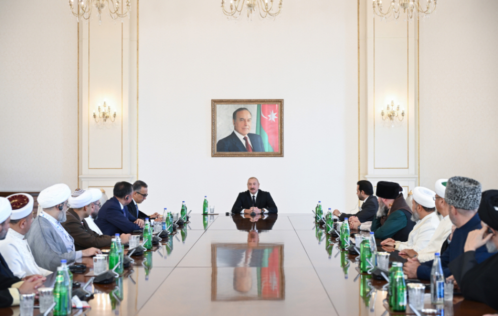 Prezident İlham Əliyev Bakıda keçirilən beynəlxalq konfransların iştirakçılarını qəbul edib