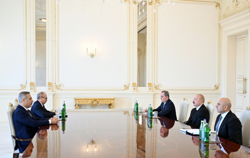 Le président Ilham Aliyev reçoit le ministre turc des Affaires étrangères