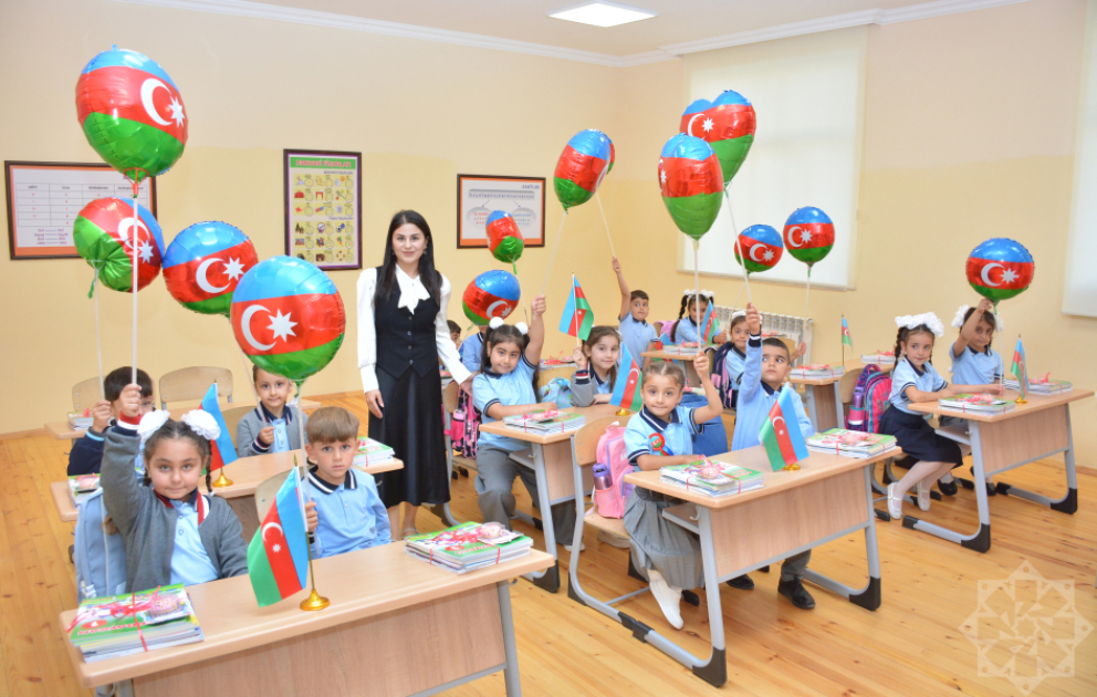 Rəngbərəng çantalar, həyəcanlı baxışlar - Şamaxının Göylər kəndində ilk dərs günü